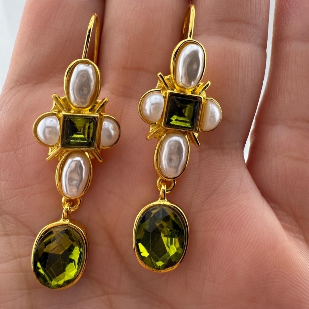 Vintage Elegant Gold and Green Drop Earrings